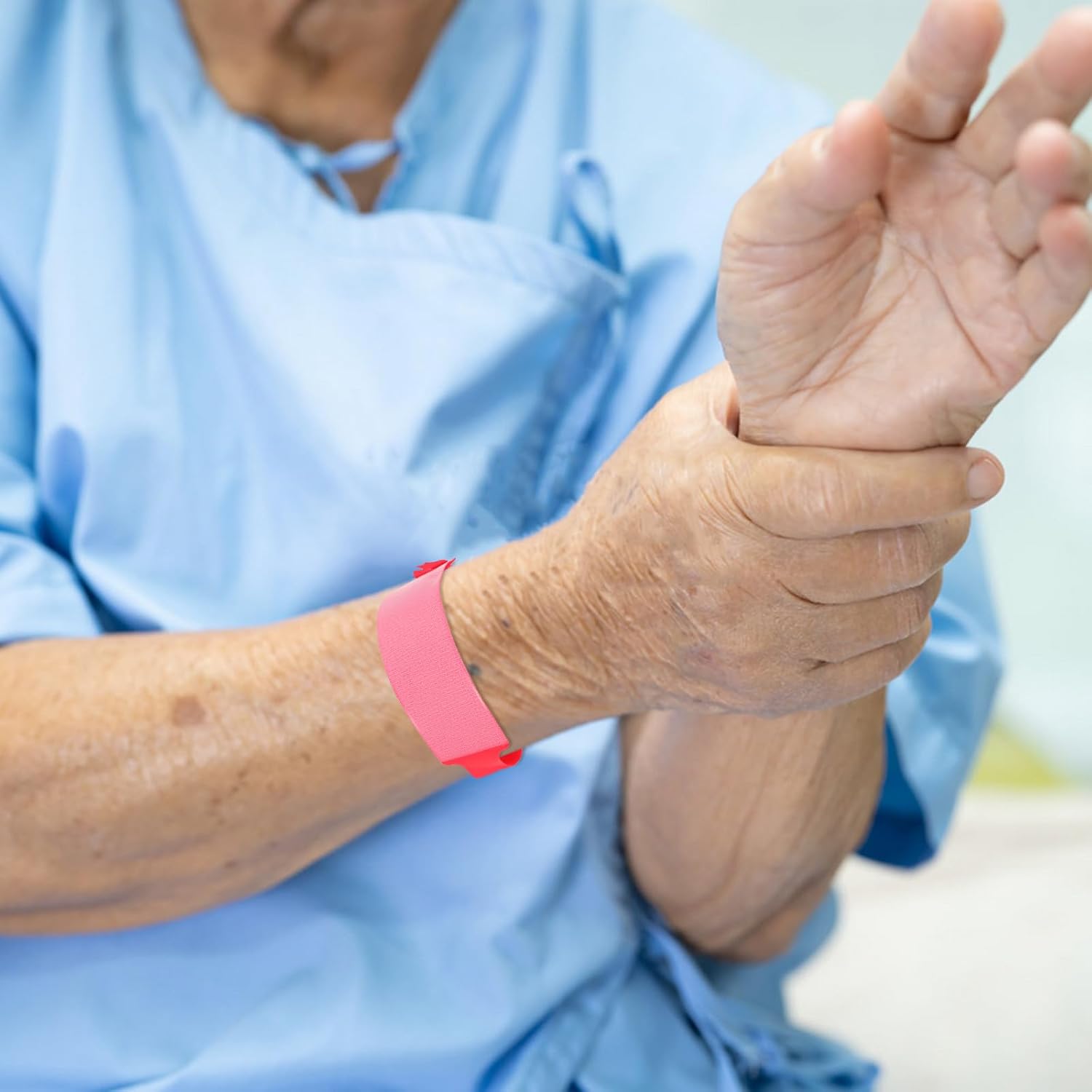 OUNONA Wiederverwendbar Pvc Identifikationsarmbänder in Roter Farbe 100 Stück mit Hoher Zuverlässigkeit und Angenehmem Tragekomfort für Patienten im Krankenhaus – Bild 7