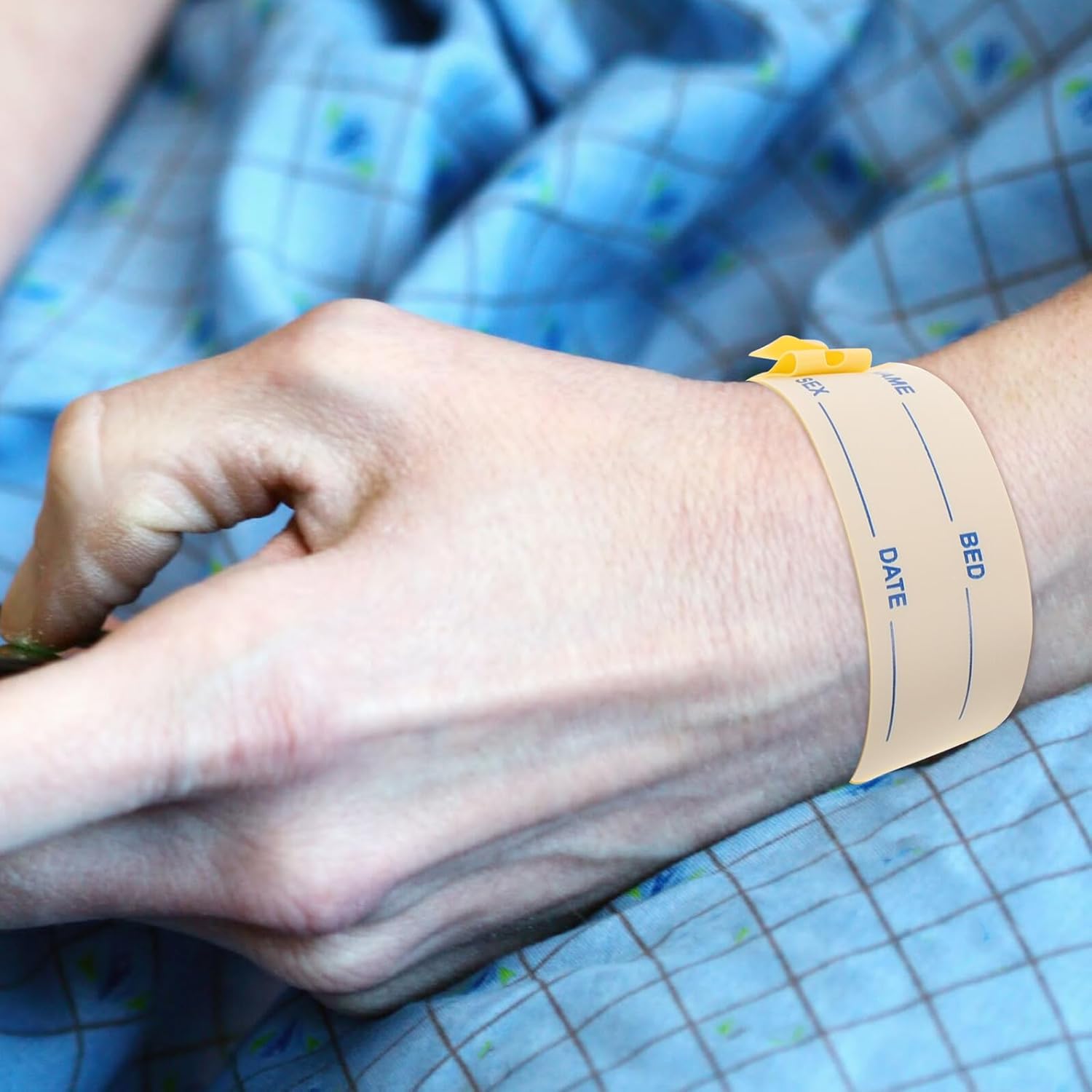 DOITOOL 100 Stück Medizinische Patienten Armbänder Wasserfestes Beschreibbares Einweg Identifikationsarmband für Erwachsene und Senioren Flexibles Krankenhausarmband zur Sicheren – Bild 5